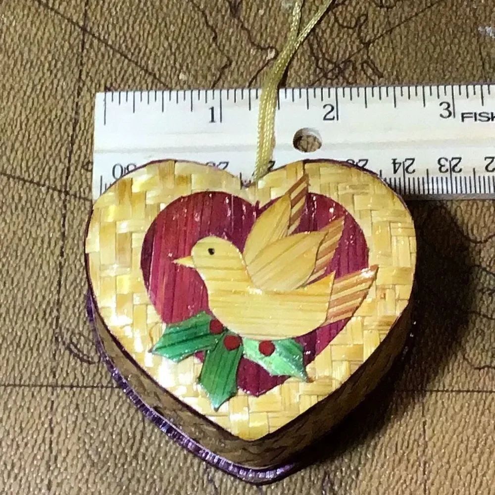 Ornament vintage wicker dove on heart